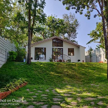 Aakriti Homestay Chikmagalur Bagian luar foto