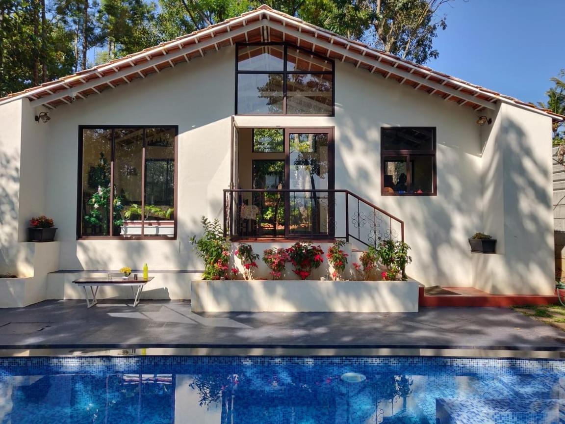 Aakriti Homestay Chikmagalur Bagian luar foto